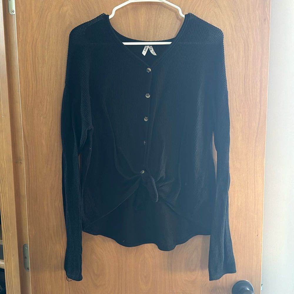 Mudd Medium Long Sleeve Top!
